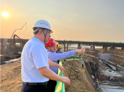 集團黨委書記、董事長涂建平赴洪騰高架 施工一線進行調(diào)研