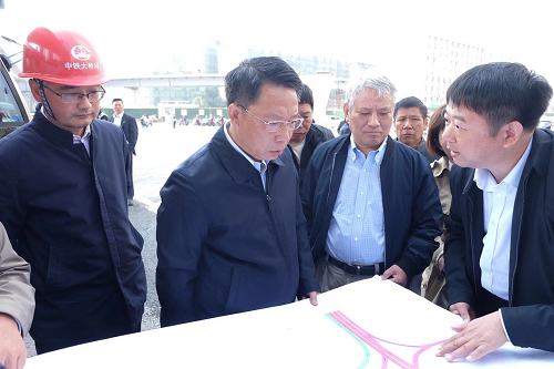 南昌市委副書記、市長(zhǎng)劉建洋視察洪都大道快速化改造工程