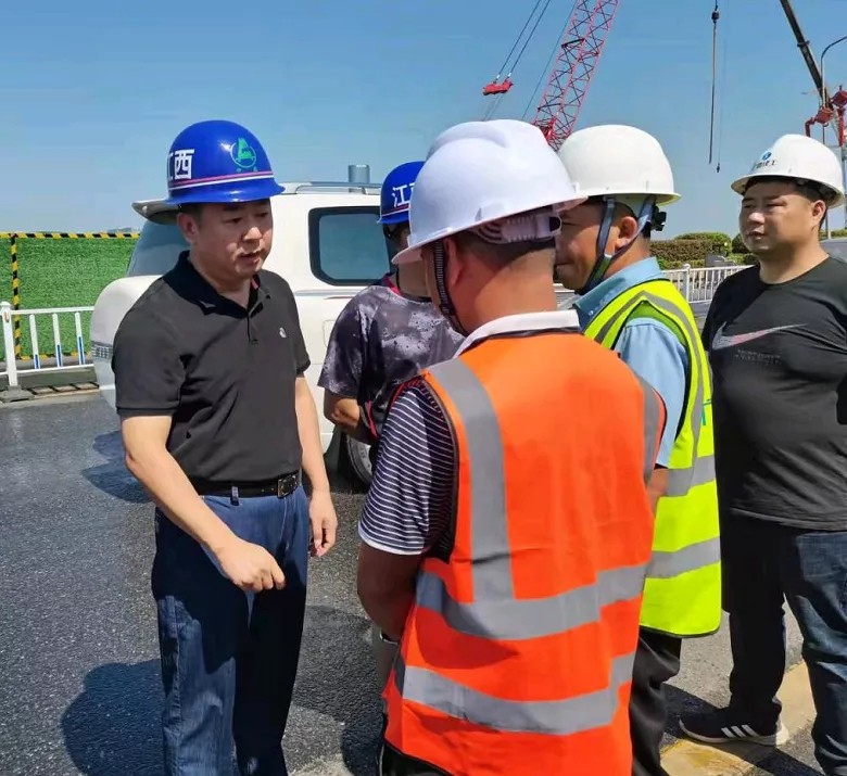 羅輝到沿江中北大道快速路改造工程、真君路隧道工程項(xiàng)目檢查工作