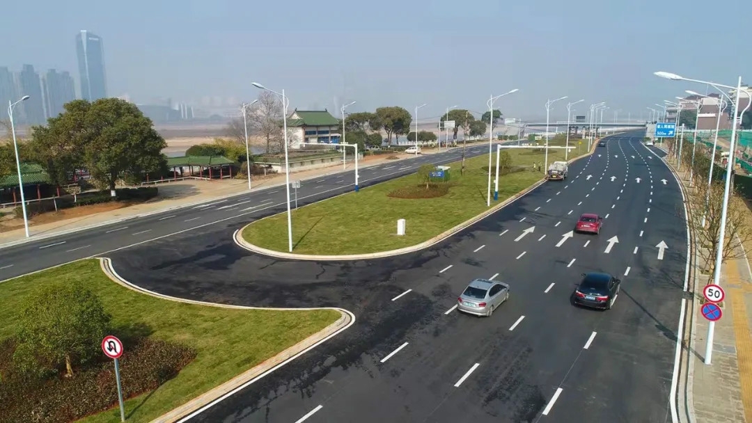“不堵車了，通過時間至少縮短了三分之二” 沿江中北大道提升改造（一期）工程主線通車方便市民出行