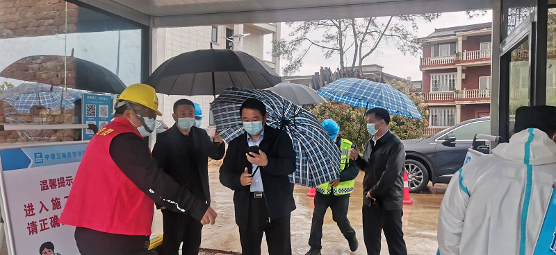 集團(tuán)公司黨委委員、副總經(jīng)理羅輝赴西二環(huán)高速項(xiàng)目檢查疫情防控及項(xiàng)目推進(jìn)工作